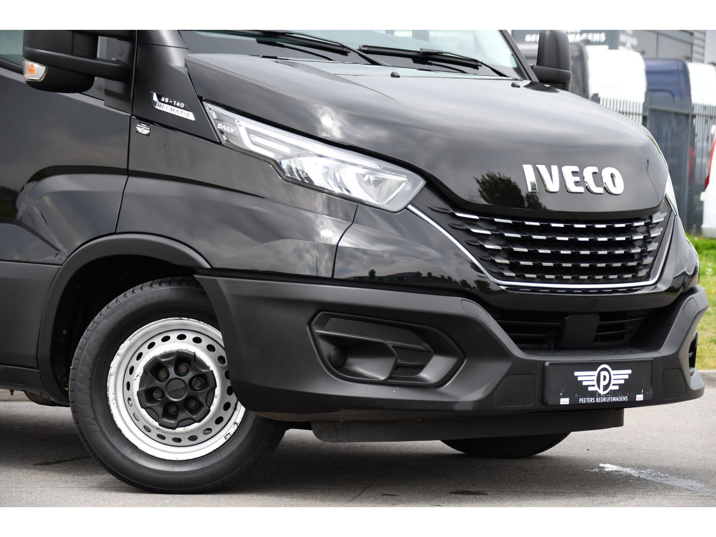 Iveco Daily 35S14V 2.3 L2H2 Cruise, LED, 3500kg Trekhaak, Automaat, Bluetooth, Geveerde stoel, Sensoren, Uniek!