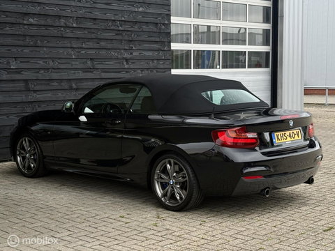 BMW 2 Serie Cabrio M235i High Executive | Leder | 326 PK