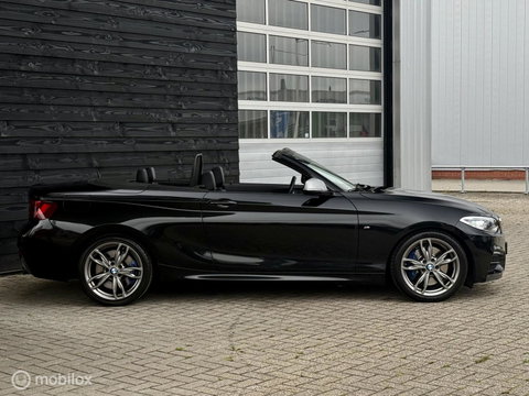 BMW 2 Serie Cabrio M235i High Executive | Leder | 326 PK