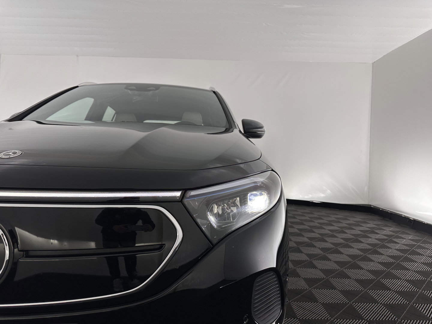 Mercedes-Benz EQA 350 4MATIC Luxury Line 67 kWh [ 3-Fase-11kW ]{SOH-94%} (INCL-BTW) *HEATPUMP | LEATHER | FULL-LED | BLINDSPOT | WIDESCREEN-DIGICOCKPIT | HEATED-SPORTSEATS | CAMERA | NAVI-FULLMAP | DAB | AMBIENTLIGHT | KEYLESS | LANE-ASSIST | 18''ALU*