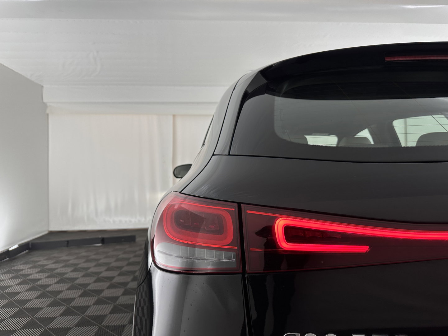 Mercedes-Benz EQA 350 4MATIC Luxury Line 67 kWh [ 3-Fase-11kW ]{SOH-94%} (INCL-BTW) *HEATPUMP | LEATHER | FULL-LED | BLINDSPOT | WIDESCREEN-DIGICOCKPIT | HEATED-SPORTSEATS | CAMERA | NAVI-FULLMAP | DAB | AMBIENTLIGHT | KEYLESS | LANE-ASSIST | 18''ALU*