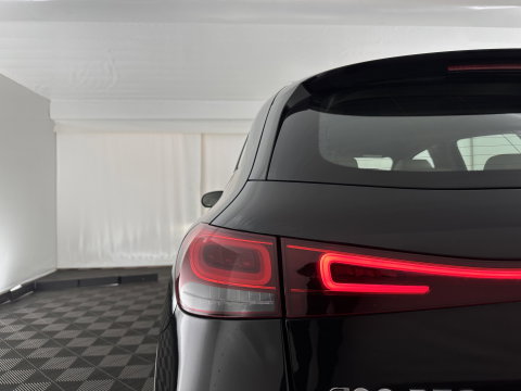 Mercedes-Benz EQA 350 4MATIC Luxury Line 67 kWh [ 3-Fase-11kW ]{SOH-94%} (INCL-BTW) *HEATPUMP | LEATHER | FULL-LED | BLINDSPOT | WIDESCREEN-DIGICOCKPIT | HEATED-SPORTSEATS | CAMERA | NAVI-FULLMAP | DAB | AMBIENTLIGHT | KEYLESS | LANE-ASSIST | 18''ALU*