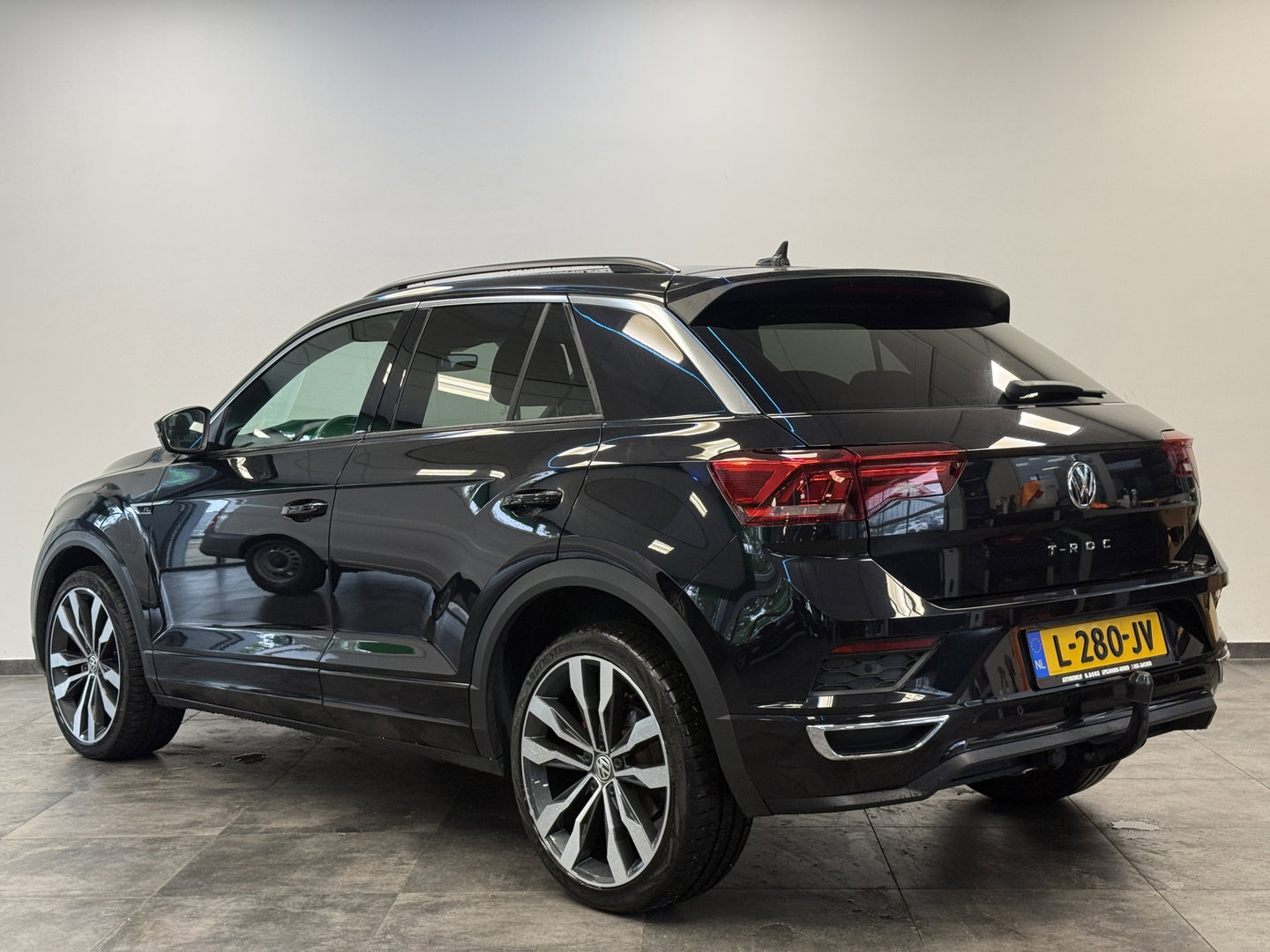Volkswagen T-Roc 1.5 TSI Sport Business R Panoramadak Full-led VCP 19'lmv 24 Maanden garantie* (Vraag naar de voorwaarden)