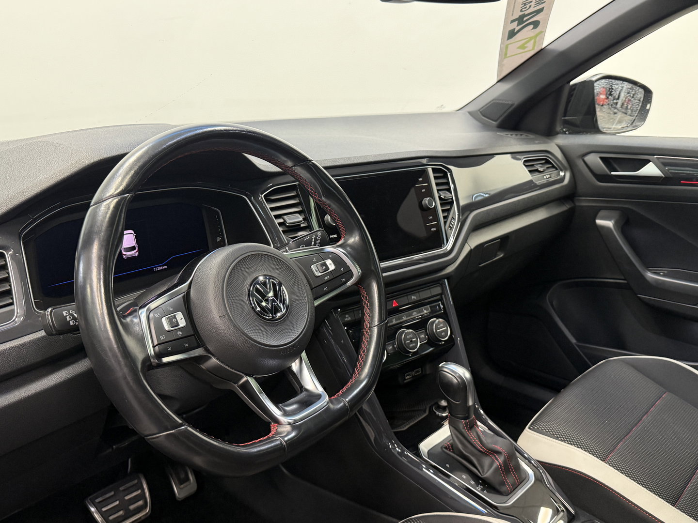 Volkswagen T-Roc 1.5 TSI Sport Business R Panoramadak Full-led VCP 19'lmv 24 Maanden garantie* (Vraag naar de voorwaarden)