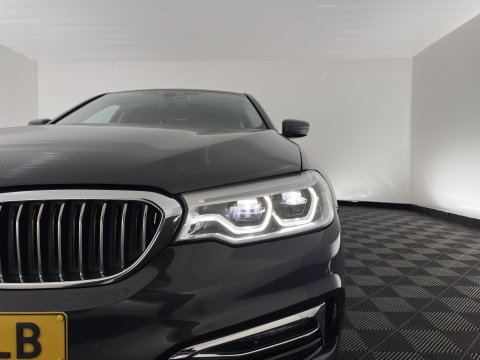BMW 5 Serie 530e iPerformance eDrive Edition (Plug-In) (INCL-BTW) Aut. *LEATHER | FULL-LED | SOFTCLOSE | TOPVIEW | MEMORY-PACK | DIGI-COCKPIT | NAVI-FULLMAP | HEATED-COMFORTSEATS | HEAD-UP | PRIVACY-GLASS | ECC | PDC | 18''ALU*