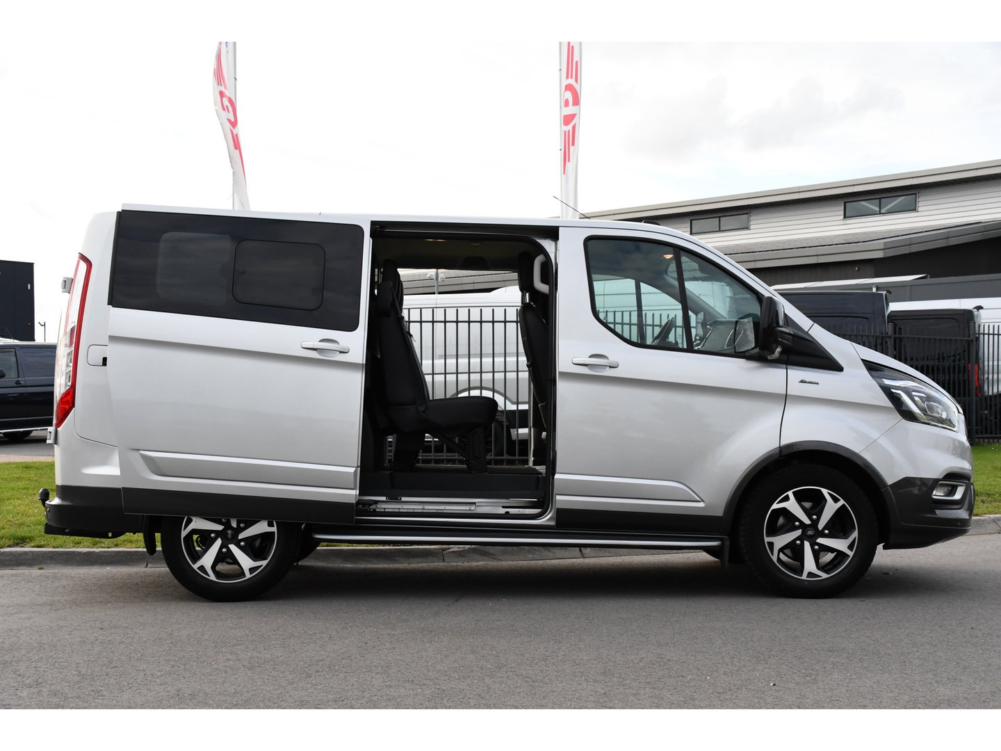 Ford Transit Custom 2.0 TDCI L1H1 Active DC Full Options! Adaptieve Cruise, Camera, Xenon, Carplay, Leder, Automaat, 170pk, Multimedia, Uniek!