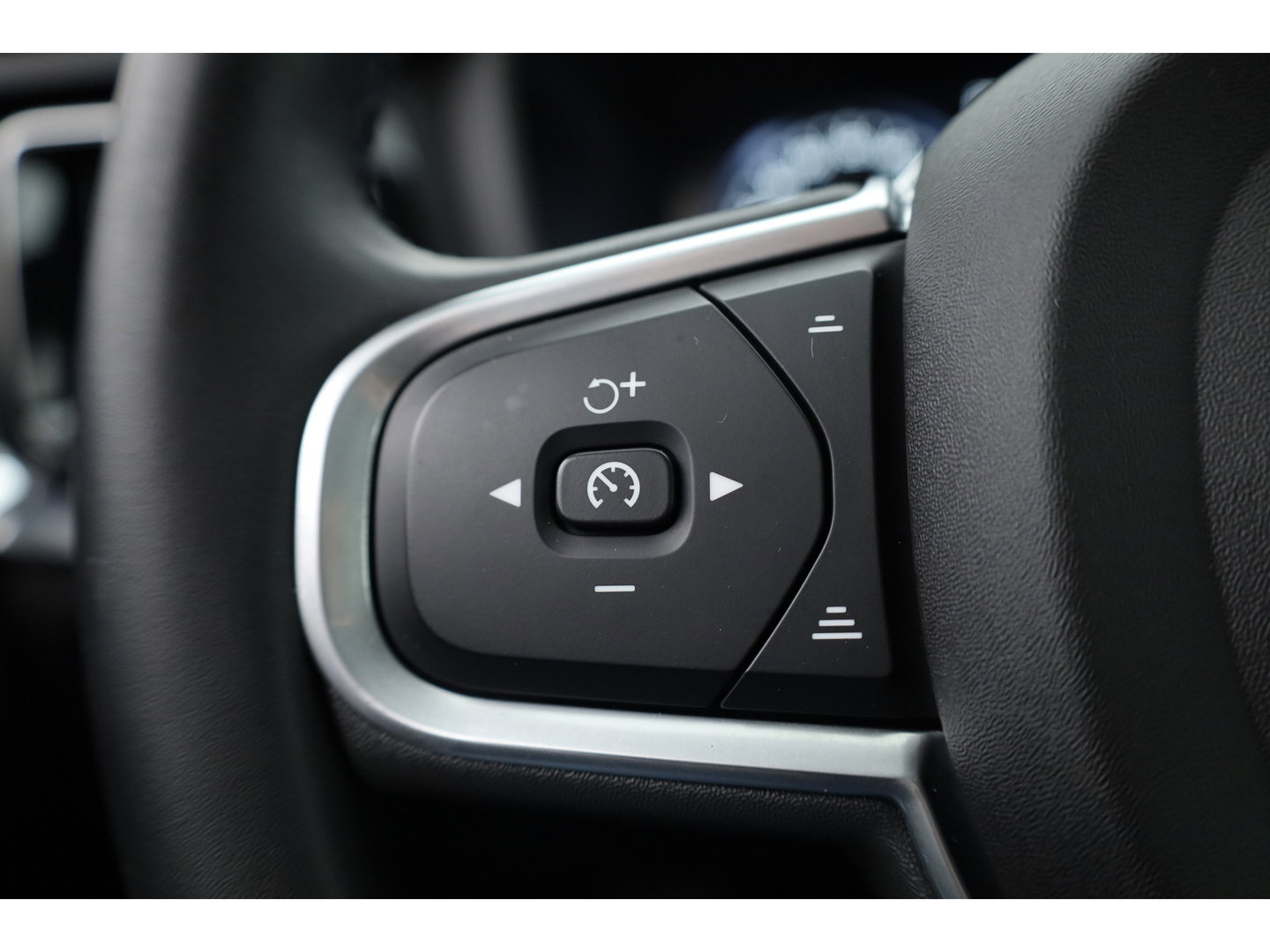 Volvo V60 2.0 B3 Momentum Business | Trekhaak | Adap. Cruise | Blis | Carplay |
