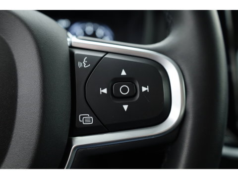 Volvo V60 2.0 B3 Momentum Business | Trekhaak | Adap. Cruise | Blis | Carplay |