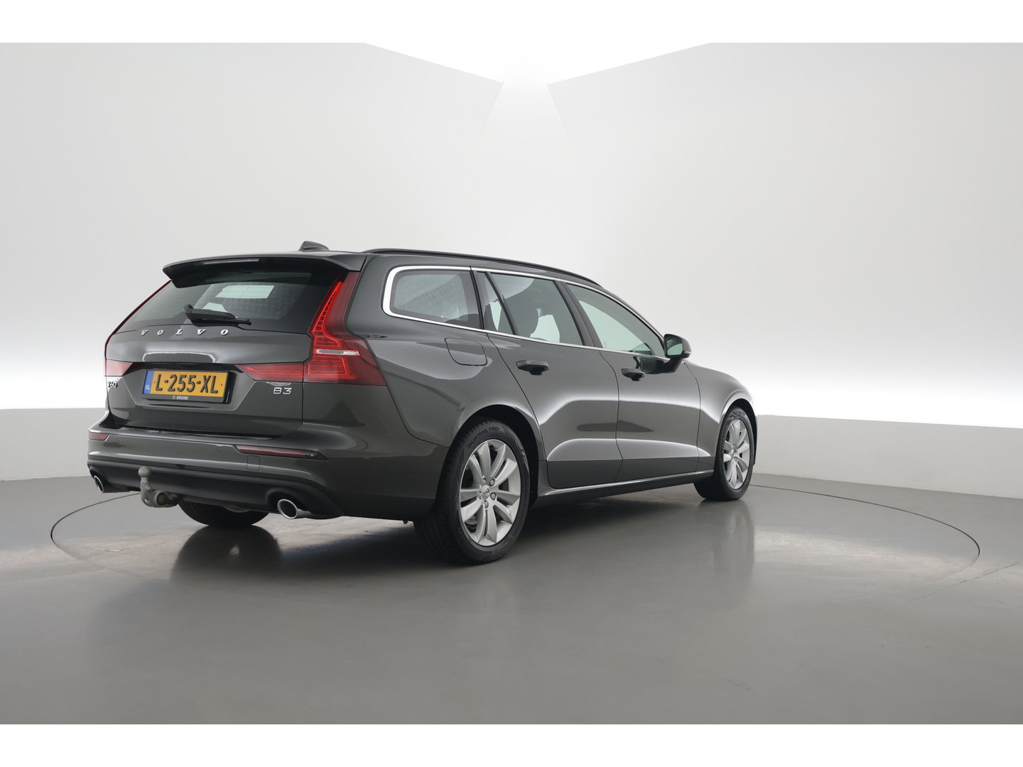 Volvo V60 2.0 B3 Momentum Business | Trekhaak | Adap. Cruise | Blis | Carplay |
