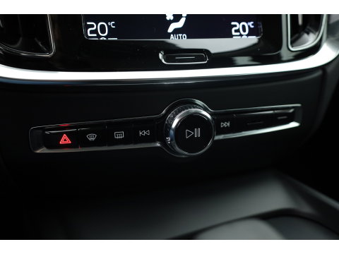 Volvo V60 2.0 B3 Momentum Business | Trekhaak | Adap. Cruise | Blis | Carplay |