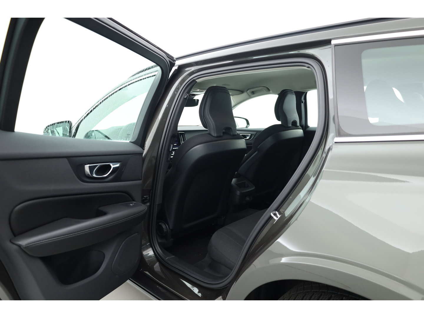 Volvo V60 2.0 B3 Momentum Business | Trekhaak | Adap. Cruise | Blis | Carplay |
