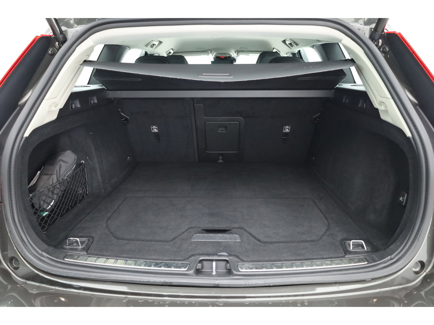 Volvo V60 2.0 B3 Momentum Business | Trekhaak | Adap. Cruise | Blis | Carplay |