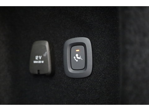 Volvo V60 2.0 B3 Momentum Business | Trekhaak | Adap. Cruise | Blis | Carplay |
