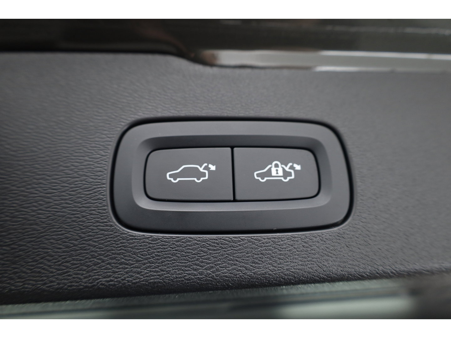 Volvo V60 2.0 B3 Momentum Business | Trekhaak | Adap. Cruise | Blis | Carplay |