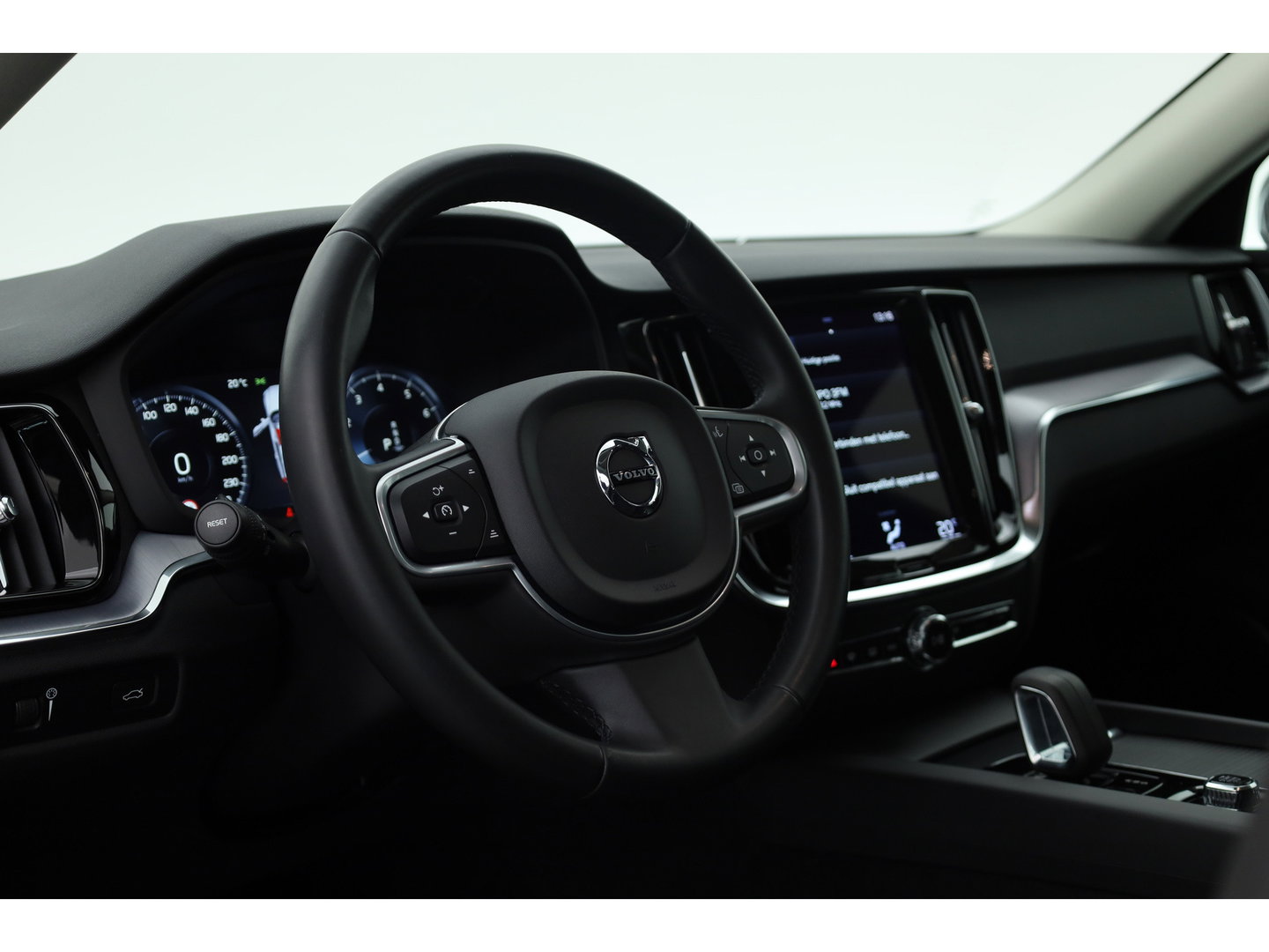 Volvo V60 2.0 B3 Momentum Business | Trekhaak | Adap. Cruise | Blis | Carplay |