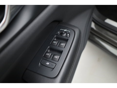 Volvo V60 2.0 B3 Momentum Business | Trekhaak | Adap. Cruise | Blis | Carplay |