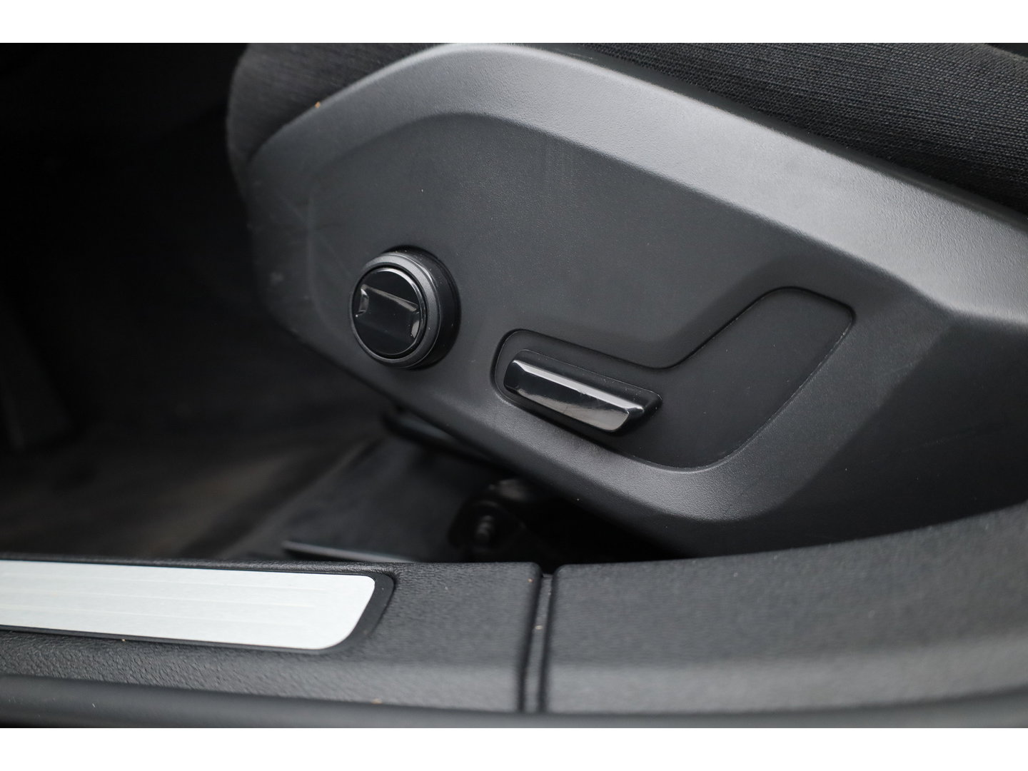 Volvo V60 2.0 B3 Momentum Business | Trekhaak | Adap. Cruise | Blis | Carplay |