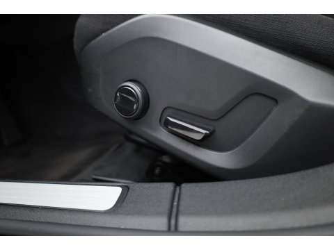 Volvo V60 2.0 B3 Momentum Business | Trekhaak | Adap. Cruise | Blis | Carplay |