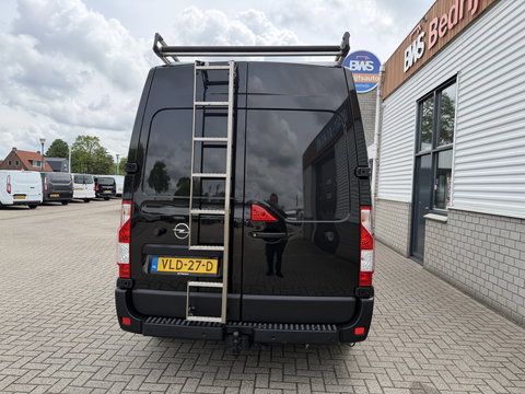 Opel Movano 2.3 Turbo 136pk L2H2 / vaste prijs rijklaar € 20.950 ex btw / lease vanaf € 342 / zwart metallic / airco / cruise / imperial + trap / trekhaak / camera / euro 6