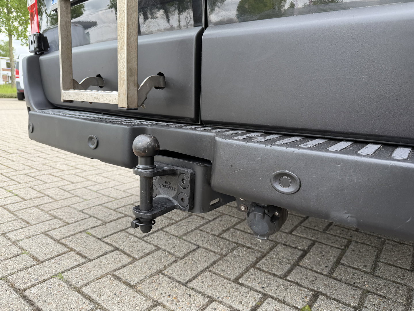 Opel Movano 2.3 Turbo 136pk L2H2 / vaste prijs rijklaar € 20.950 ex btw / lease vanaf € 342 / zwart metallic / airco / cruise / imperial + trap / trekhaak / camera / euro 6