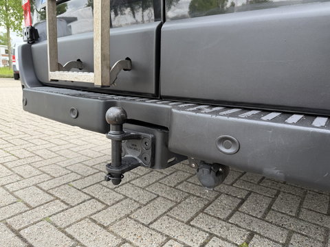 Opel Movano 2.3 Turbo 136pk L2H2 / vaste prijs rijklaar € 20.950 ex btw / lease vanaf € 342 / zwart metallic / airco / cruise / imperial + trap / trekhaak / camera / euro 6