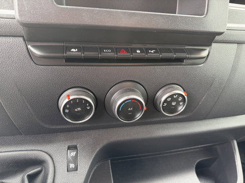 Opel Movano 2.3 Turbo 136pk L2H2 / vaste prijs rijklaar € 20.950 ex btw / lease vanaf € 342 / zwart metallic / airco / cruise / imperial + trap / trekhaak / camera / euro 6
