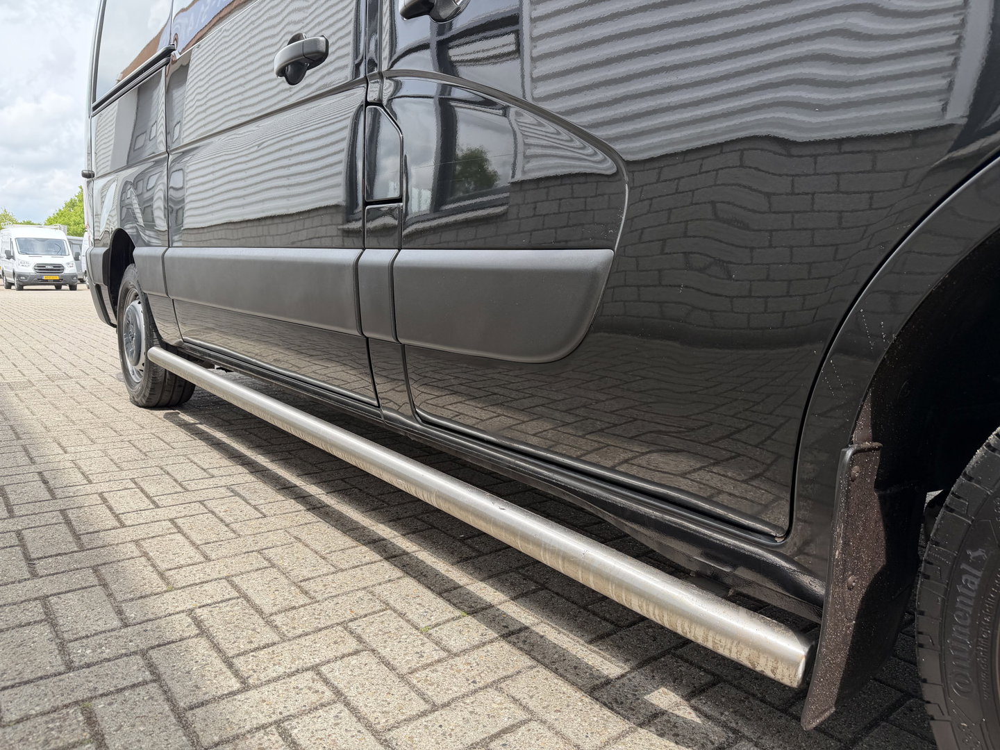 Opel Movano 2.3 Turbo 136pk L2H2 / vaste prijs rijklaar € 20.950 ex btw / lease vanaf € 342 / zwart metallic / airco / cruise / imperial + trap / trekhaak / camera / euro 6