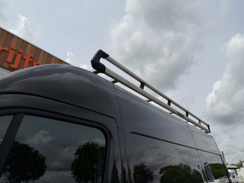 Opel Movano 2.3 Turbo 136pk L2H2 / vaste prijs rijklaar € 20.950 ex btw / lease vanaf € 342 / zwart metallic / airco / cruise / imperial + trap / trekhaak / camera / euro 6