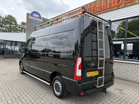 Opel Movano 2.3 Turbo 136pk L2H2 / vaste prijs rijklaar € 20.950 ex btw / lease vanaf € 342 / zwart metallic / airco / cruise / imperial + trap / trekhaak / camera / euro 6