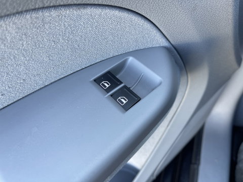 Volkswagen Caddy 1.9 TDI Comfortline 5p. | Uniek | Invalide | Rolstoellift | Handbediening Rem/Gas | 5 Zitplaatsen | DAB | Airconditioning | Origineel Nederlands |
