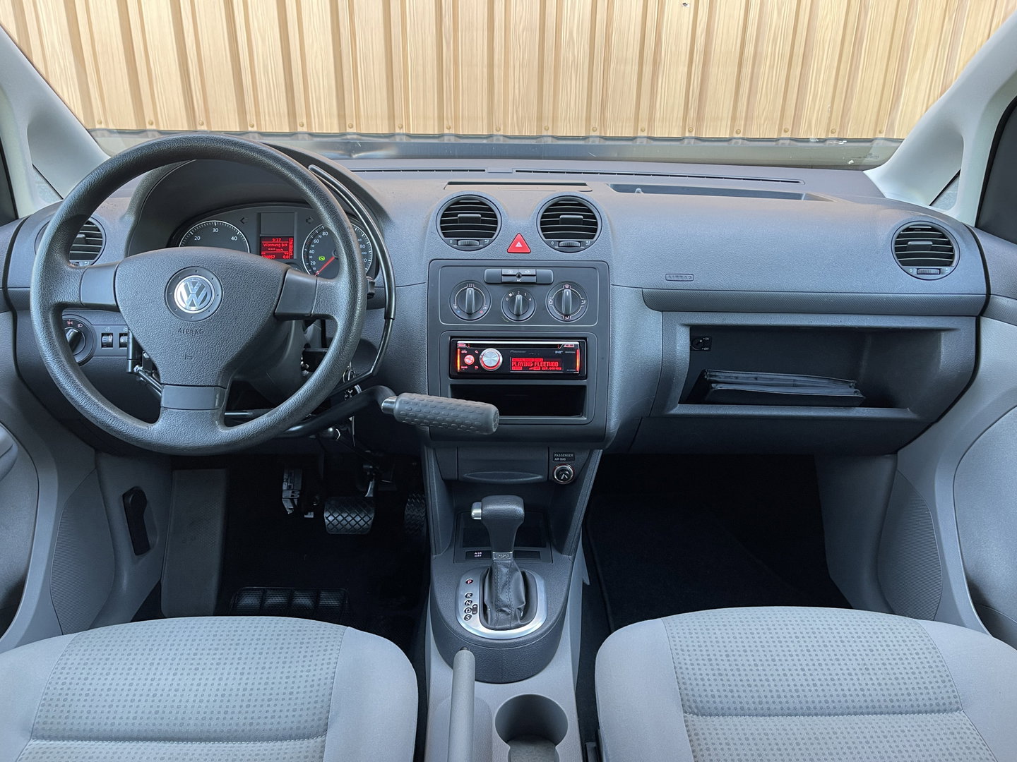 Volkswagen Caddy 1.9 TDI Comfortline 5p. | Uniek | Invalide | Rolstoellift | Handbediening Rem/Gas | 5 Zitplaatsen | DAB | Airconditioning | Origineel Nederlands |