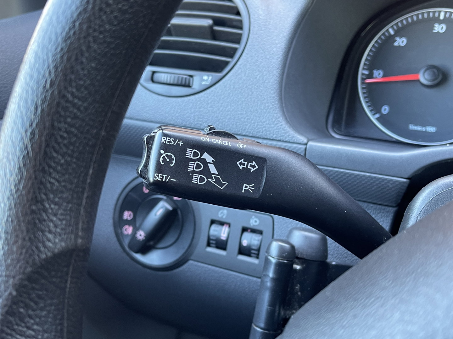Volkswagen Caddy 1.9 TDI Comfortline 5p. | Uniek | Invalide | Rolstoellift | Handbediening Rem/Gas | 5 Zitplaatsen | DAB | Airconditioning | Origineel Nederlands |