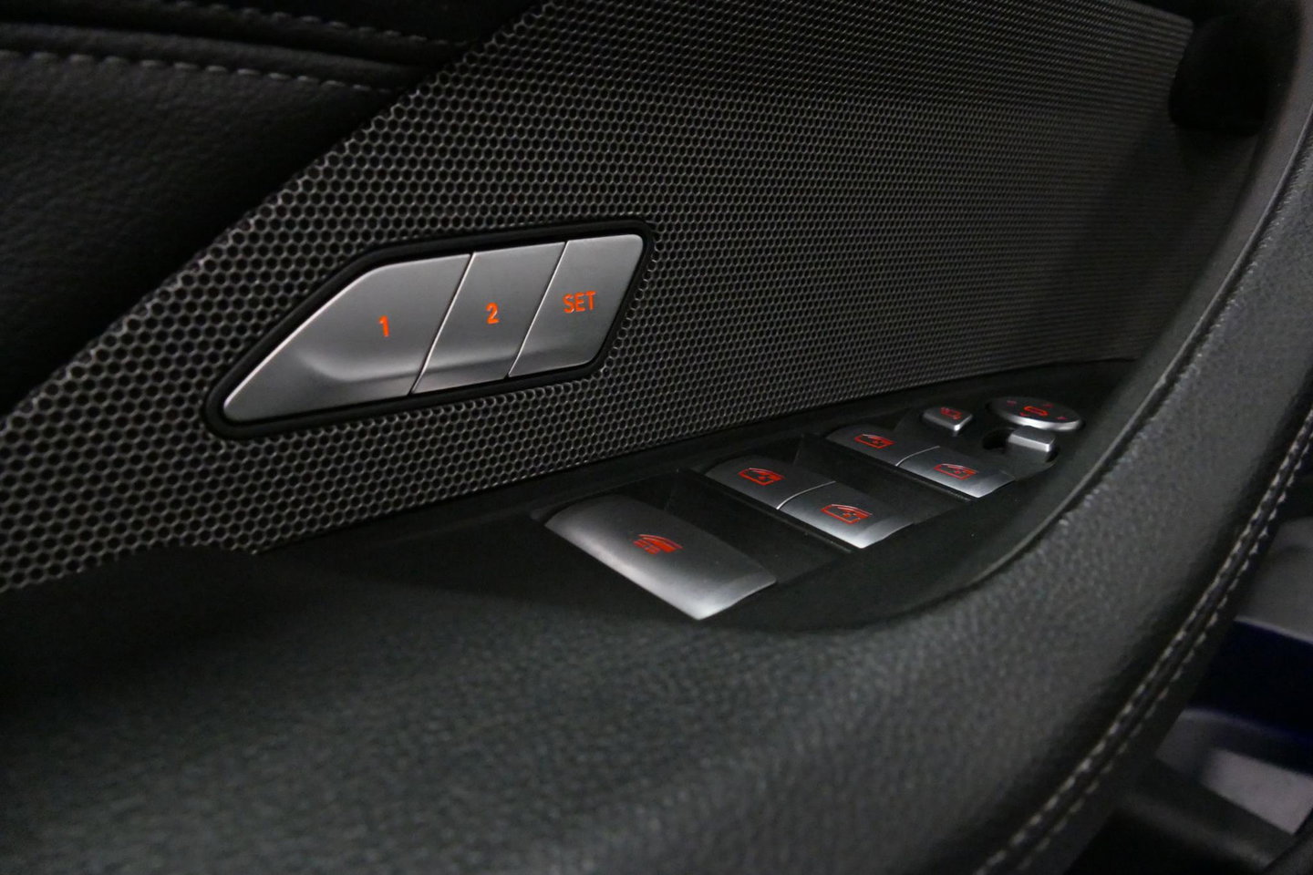 BMW 4 Serie Cabrio M440i xDrive High Executive / Air Collar (nekverwarming / BMW Laserlight / Elektr. verstelbare voorstoelen (links met memory) / Harman Kardon Surround Sound / Stoelverwarming / 20" / Rondomzichtcamera / HUD / Apple Carplay - Android Auto / Adaptief