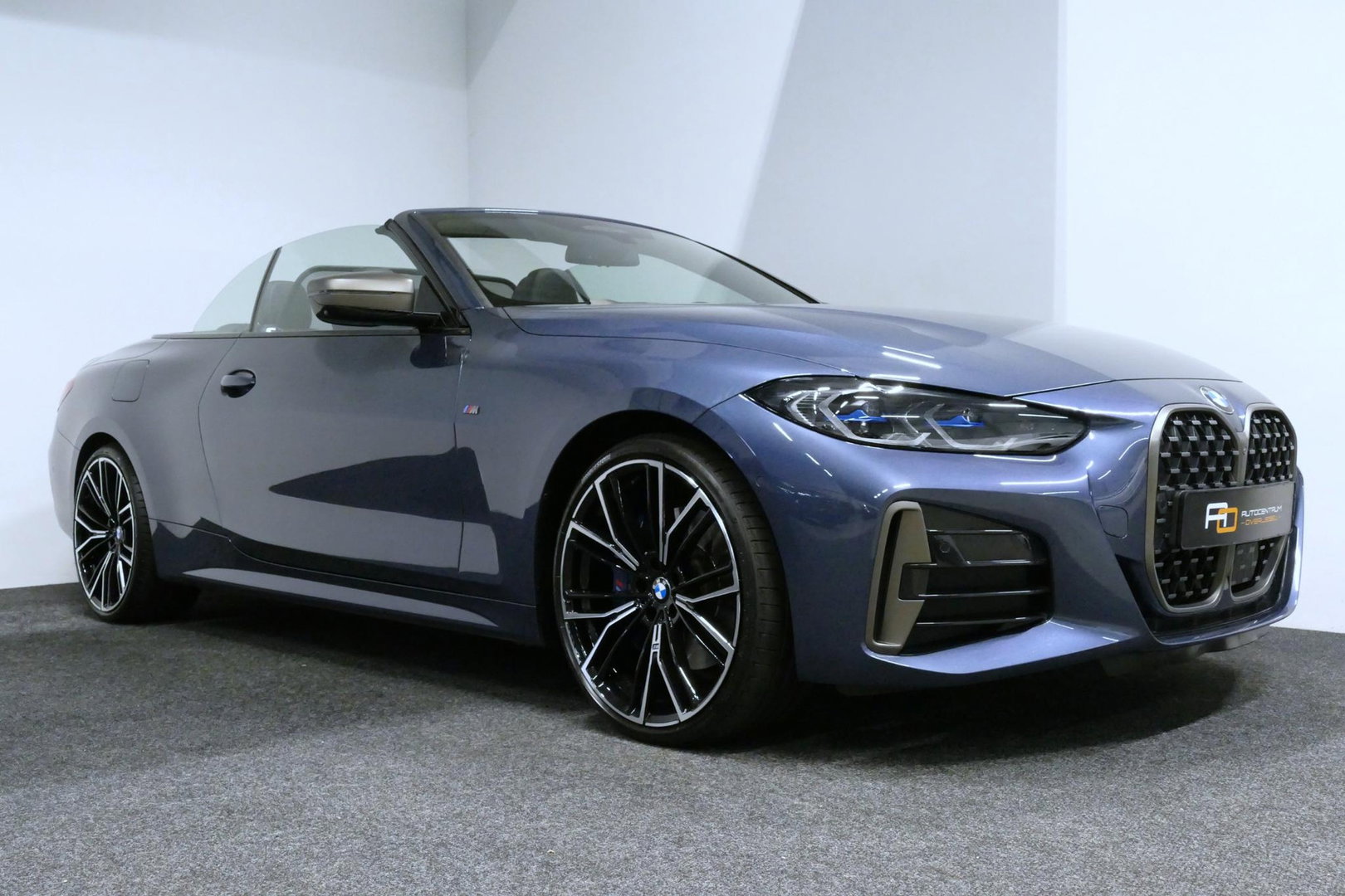 BMW 4 Serie Cabrio M440i xDrive High Executive / Air Collar (nekverwarming / BMW Laserlight / Elektr. verstelbare voorstoelen (links met memory) / Harman Kardon Surround Sound / Stoelverwarming / 20" / Rondomzichtcamera / HUD / Apple Carplay - Android Auto / Adaptief