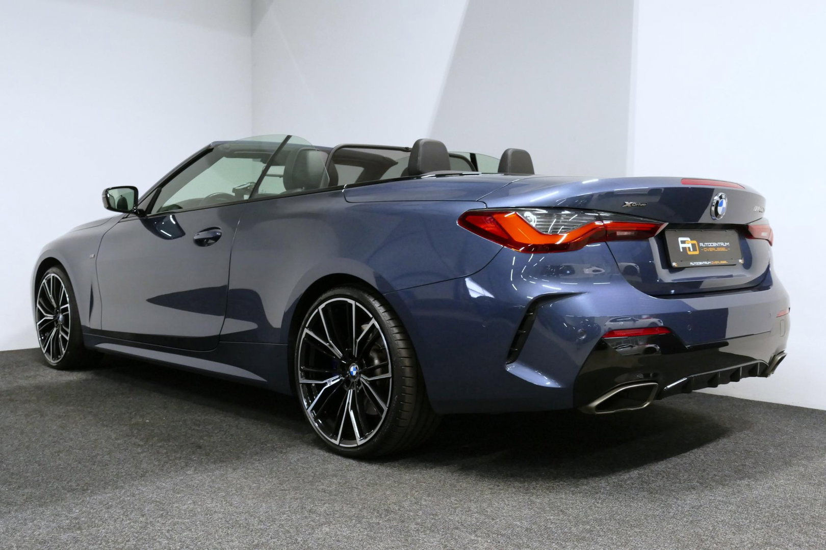BMW 4 Serie Cabrio M440i xDrive High Executive / Air Collar (nekverwarming / BMW Laserlight / Elektr. verstelbare voorstoelen (links met memory) / Harman Kardon Surround Sound / Stoelverwarming / 20" / Rondomzichtcamera / HUD / Apple Carplay - Android Auto / Adaptief
