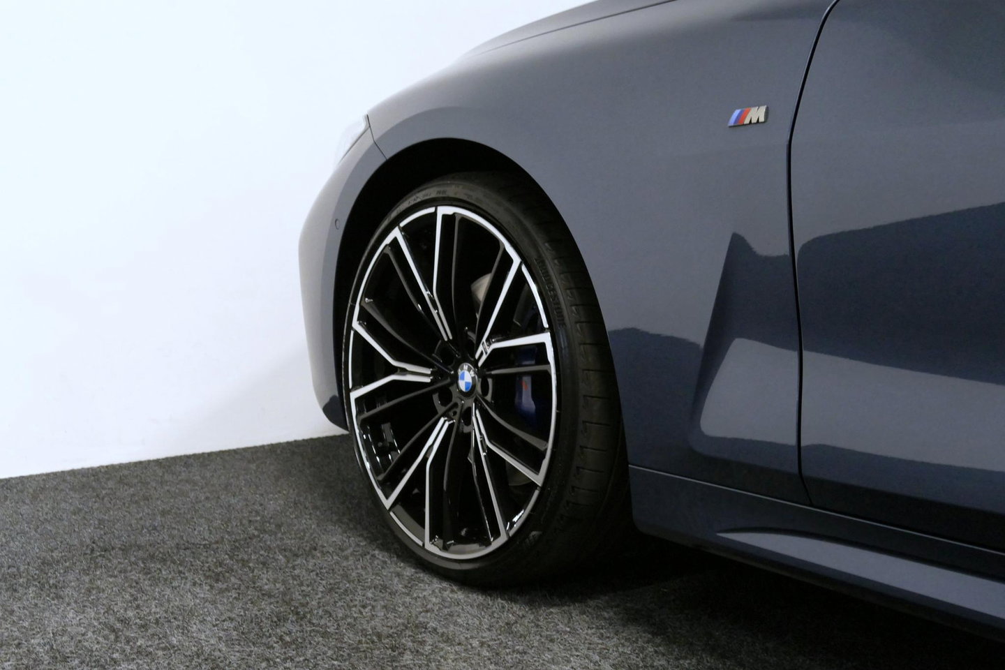 BMW 4 Serie Cabrio M440i xDrive High Executive / Air Collar (nekverwarming / BMW Laserlight / Elektr. verstelbare voorstoelen (links met memory) / Harman Kardon Surround Sound / Stoelverwarming / 20" / Rondomzichtcamera / HUD / Apple Carplay - Android Auto / Adaptief