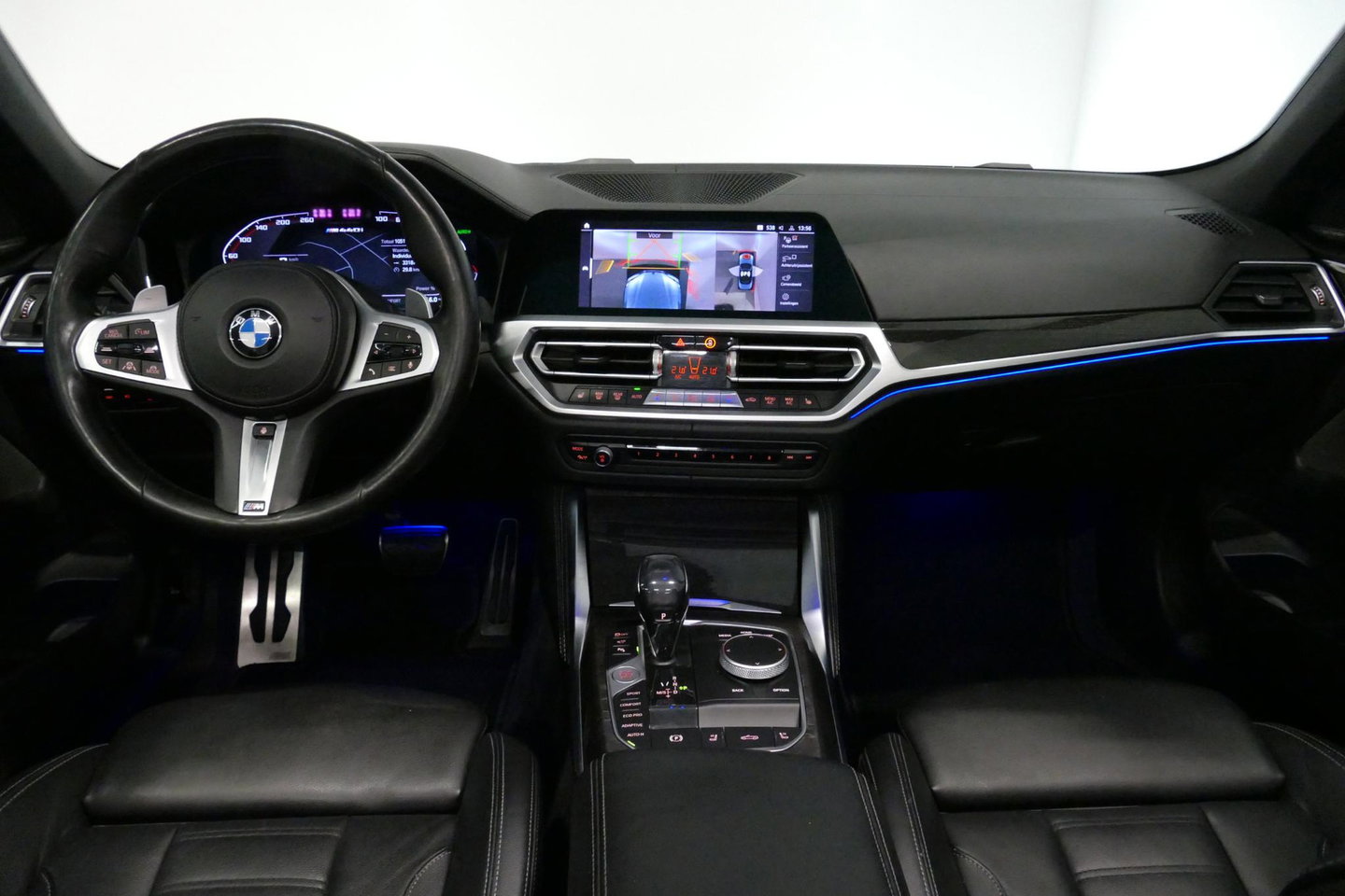 BMW 4 Serie Cabrio M440i xDrive High Executive / Air Collar (nekverwarming / BMW Laserlight / Elektr. verstelbare voorstoelen (links met memory) / Harman Kardon Surround Sound / Stoelverwarming / 20" / Rondomzichtcamera / HUD / Apple Carplay - Android Auto / Adaptief
