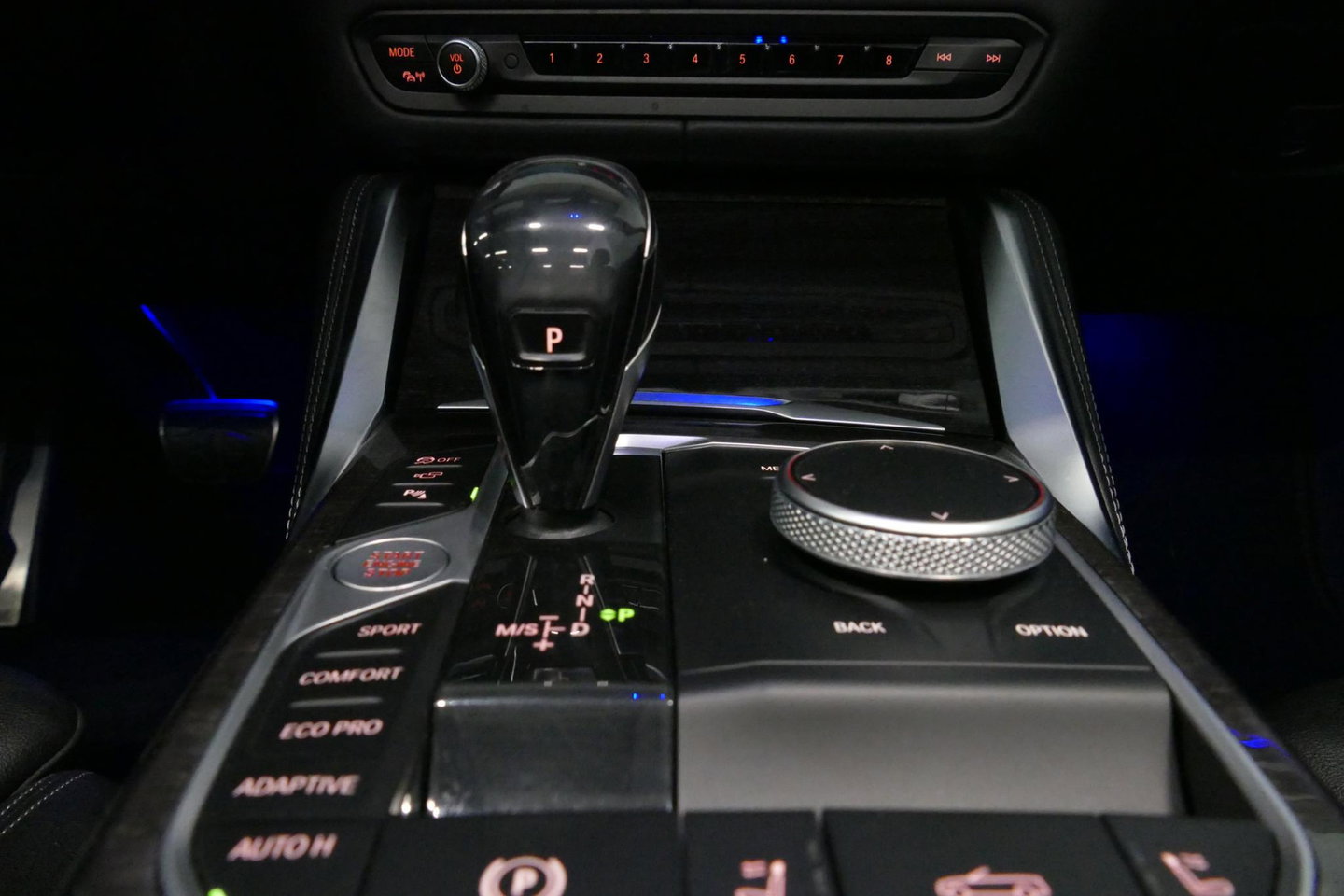 BMW 4 Serie Cabrio M440i xDrive High Executive / Air Collar (nekverwarming / BMW Laserlight / Elektr. verstelbare voorstoelen (links met memory) / Harman Kardon Surround Sound / Stoelverwarming / 20" / Rondomzichtcamera / HUD / Apple Carplay - Android Auto / Adaptief
