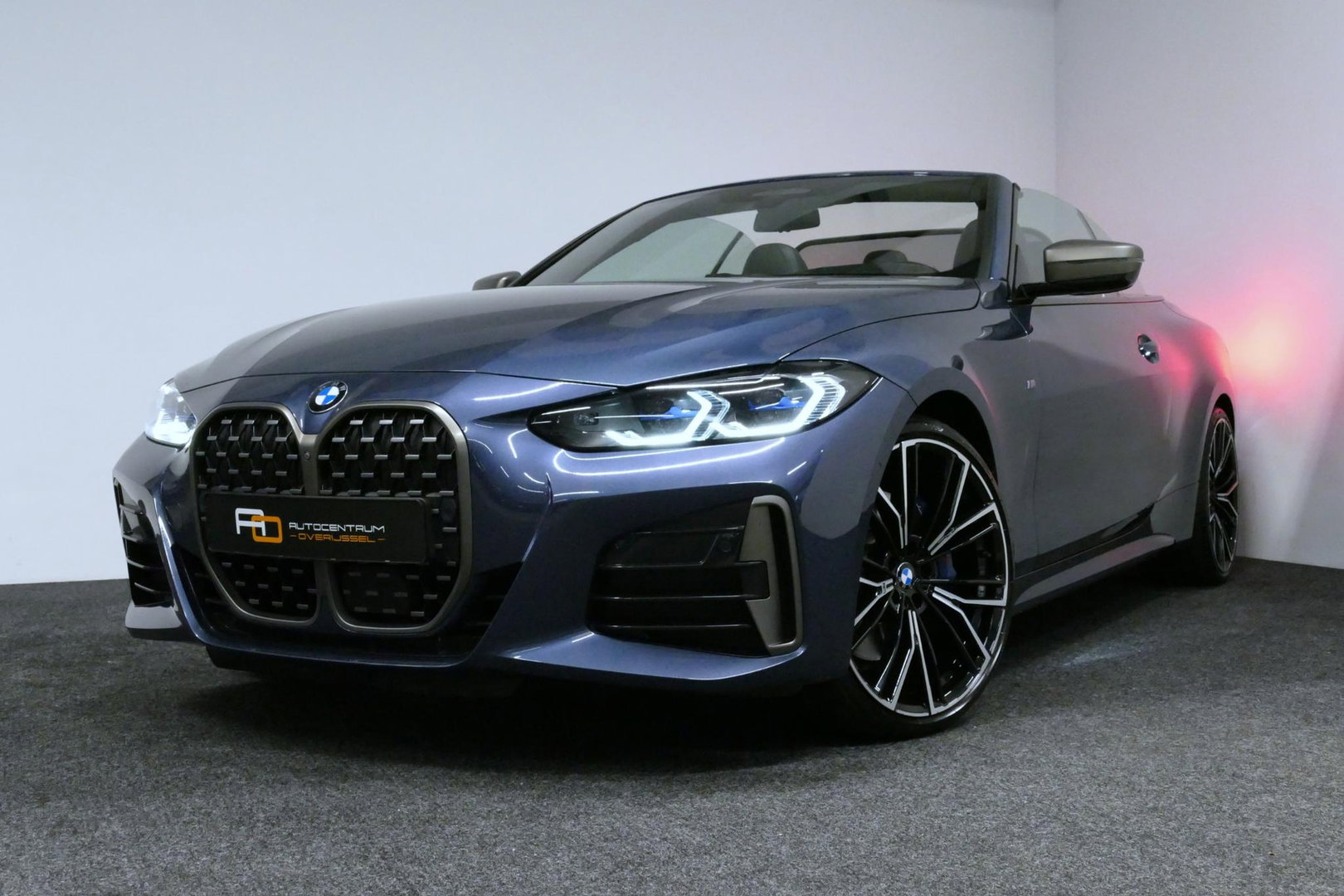 BMW 4 Serie Cabrio M440i xDrive High Executive / Air Collar (nekverwarming / BMW Laserlight / Elektr. verstelbare voorstoelen (links met memory) / Harman Kardon Surround Sound / Stoelverwarming / 20" / Rondomzichtcamera / HUD / Apple Carplay - Android Auto / Adaptief