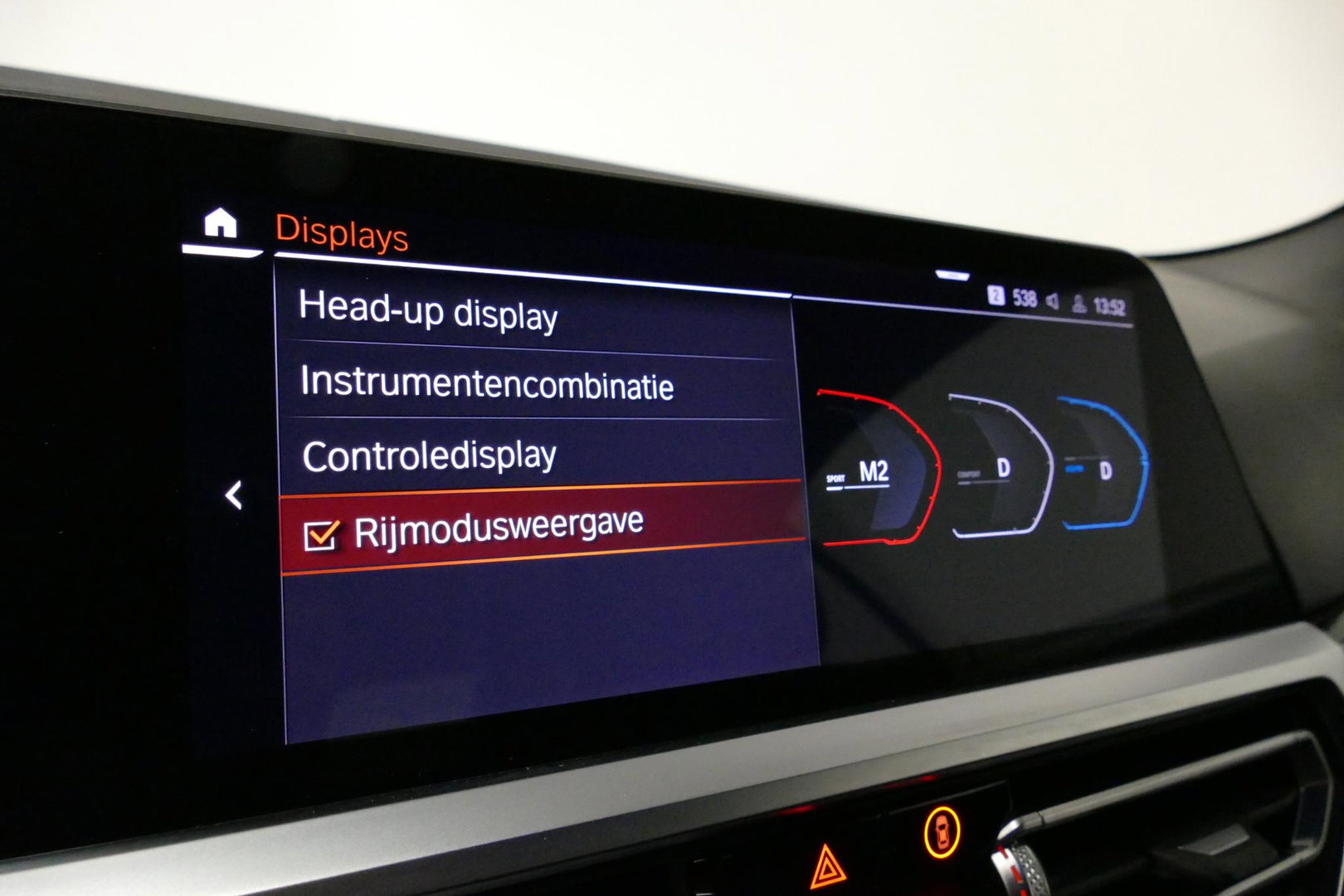 BMW 4 Serie Cabrio M440i xDrive High Executive / Air Collar (nekverwarming / BMW Laserlight / Elektr. verstelbare voorstoelen (links met memory) / Harman Kardon Surround Sound / Stoelverwarming / 20" / Rondomzichtcamera / HUD / Apple Carplay - Android Auto / Adaptief
