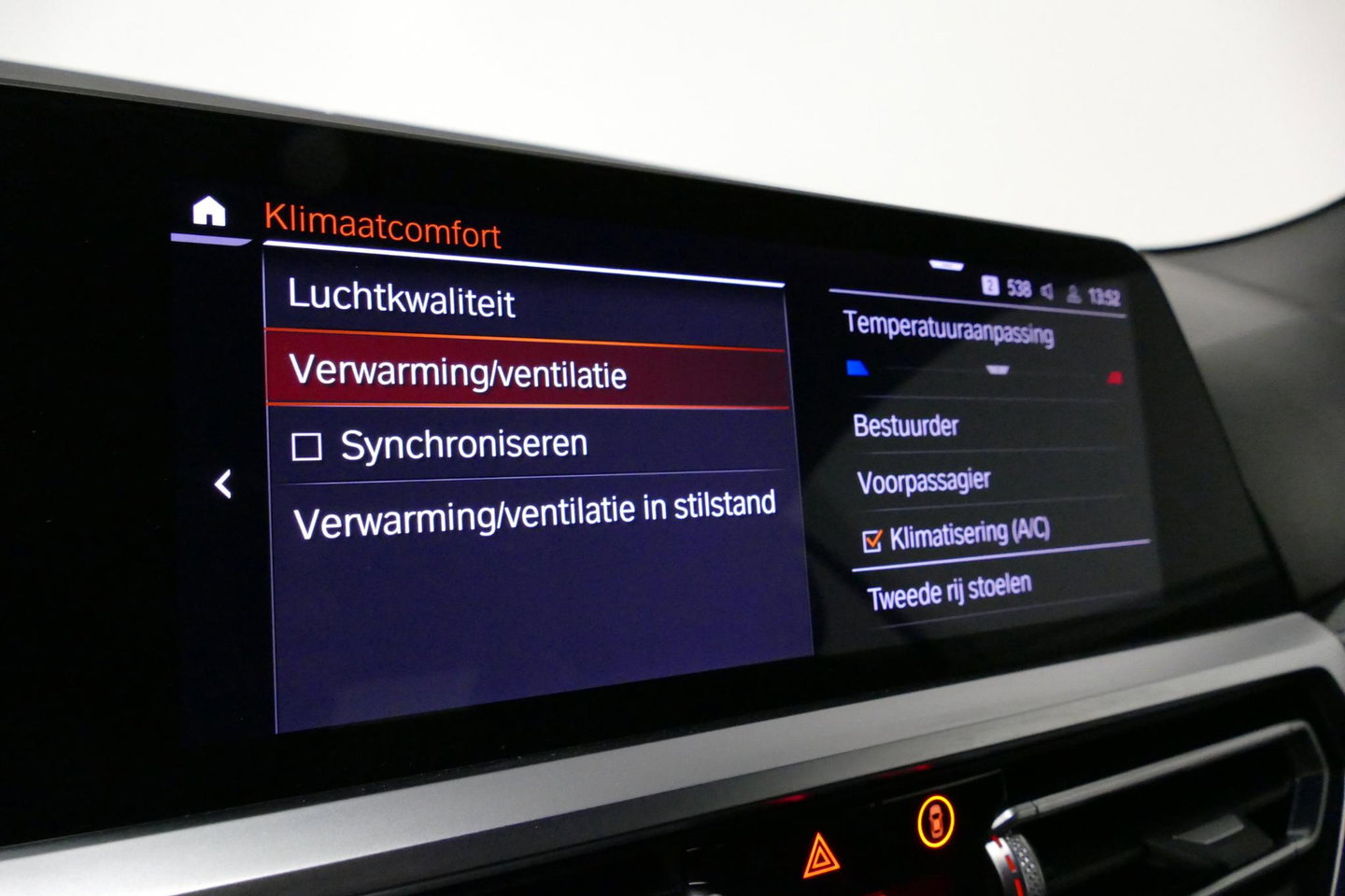 BMW 4 Serie Cabrio M440i xDrive High Executive / Air Collar (nekverwarming / BMW Laserlight / Elektr. verstelbare voorstoelen (links met memory) / Harman Kardon Surround Sound / Stoelverwarming / 20" / Rondomzichtcamera / HUD / Apple Carplay - Android Auto / Adaptief