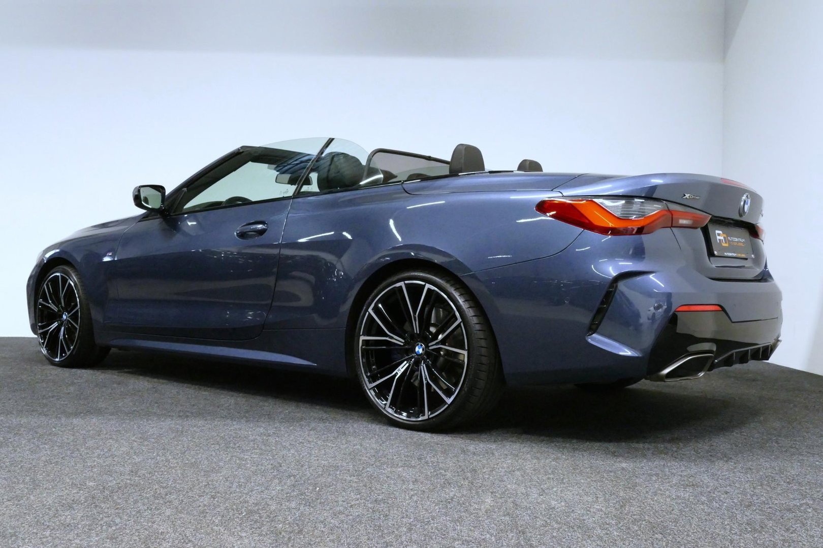 BMW 4 Serie Cabrio M440i xDrive High Executive / Air Collar (nekverwarming / BMW Laserlight / Elektr. verstelbare voorstoelen (links met memory) / Harman Kardon Surround Sound / Stoelverwarming / 20" / Rondomzichtcamera / HUD / Apple Carplay - Android Auto / Adaptief