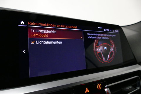 BMW 4 Serie Cabrio M440i xDrive High Executive / Air Collar (nekverwarming / BMW Laserlight / Elektr. verstelbare voorstoelen (links met memory) / Harman Kardon Surround Sound / Stoelverwarming / 20" / Rondomzichtcamera / HUD / Apple Carplay - Android Auto / Adaptief