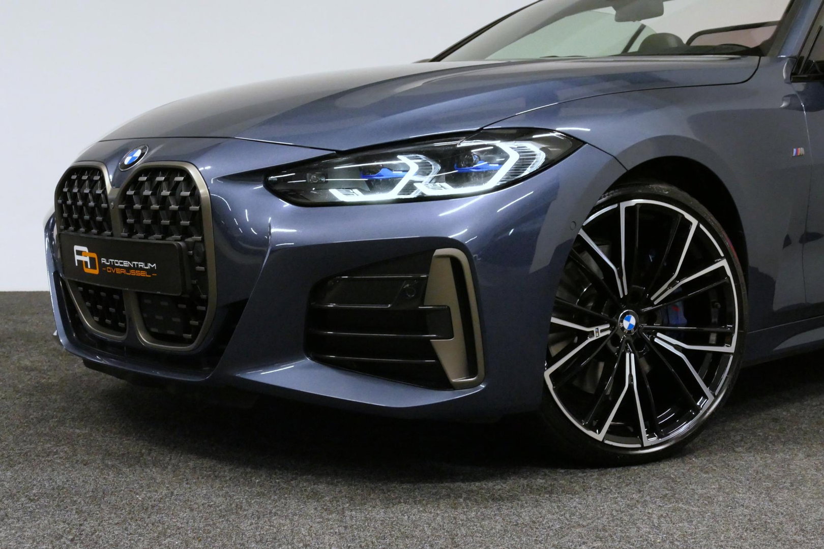 BMW 4 Serie Cabrio M440i xDrive High Executive / Air Collar (nekverwarming / BMW Laserlight / Elektr. verstelbare voorstoelen (links met memory) / Harman Kardon Surround Sound / Stoelverwarming / 20" / Rondomzichtcamera / HUD / Apple Carplay - Android Auto / Adaptief