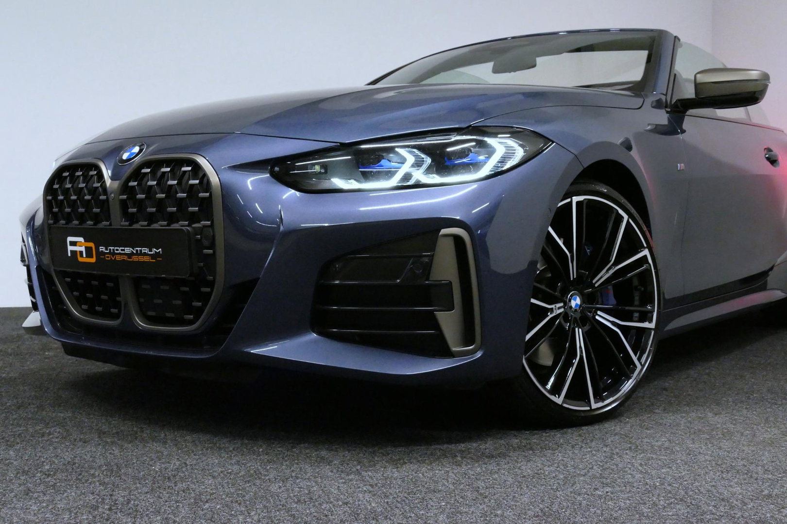 BMW 4 Serie Cabrio M440i xDrive High Executive / Air Collar (nekverwarming / BMW Laserlight / Elektr. verstelbare voorstoelen (links met memory) / Harman Kardon Surround Sound / Stoelverwarming / 20" / Rondomzichtcamera / HUD / Apple Carplay - Android Auto / Adaptief