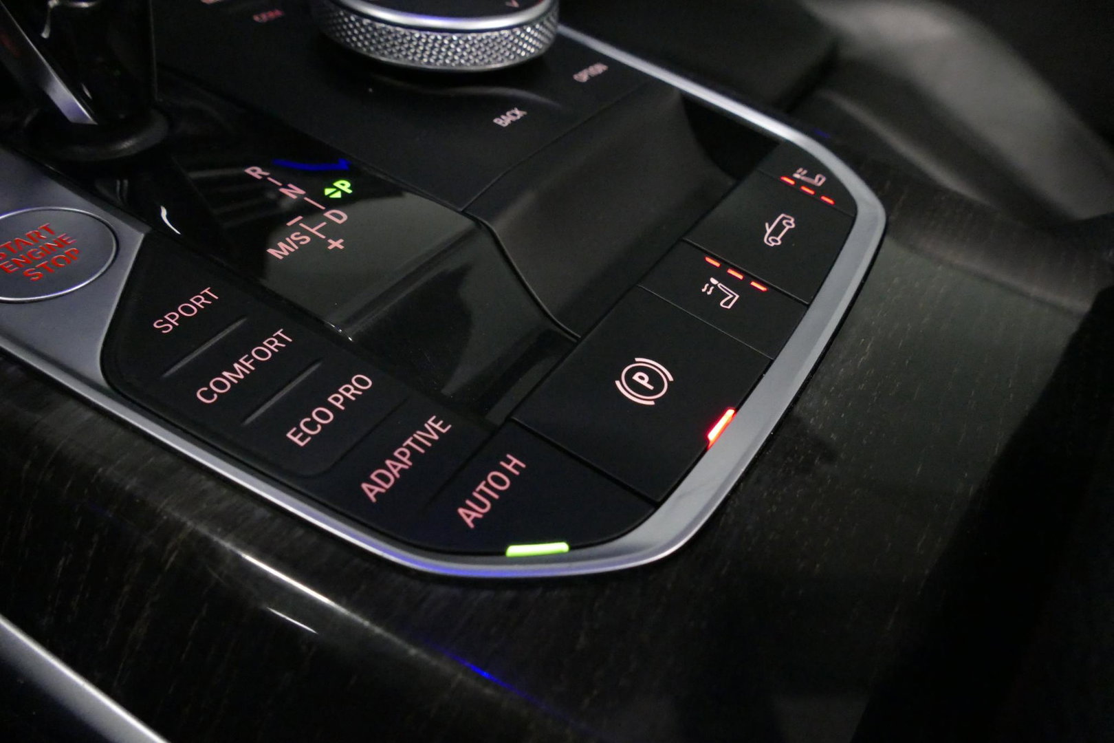 BMW 4 Serie Cabrio M440i xDrive High Executive / Air Collar (nekverwarming / BMW Laserlight / Elektr. verstelbare voorstoelen (links met memory) / Harman Kardon Surround Sound / Stoelverwarming / 20" / Rondomzichtcamera / HUD / Apple Carplay - Android Auto / Adaptief