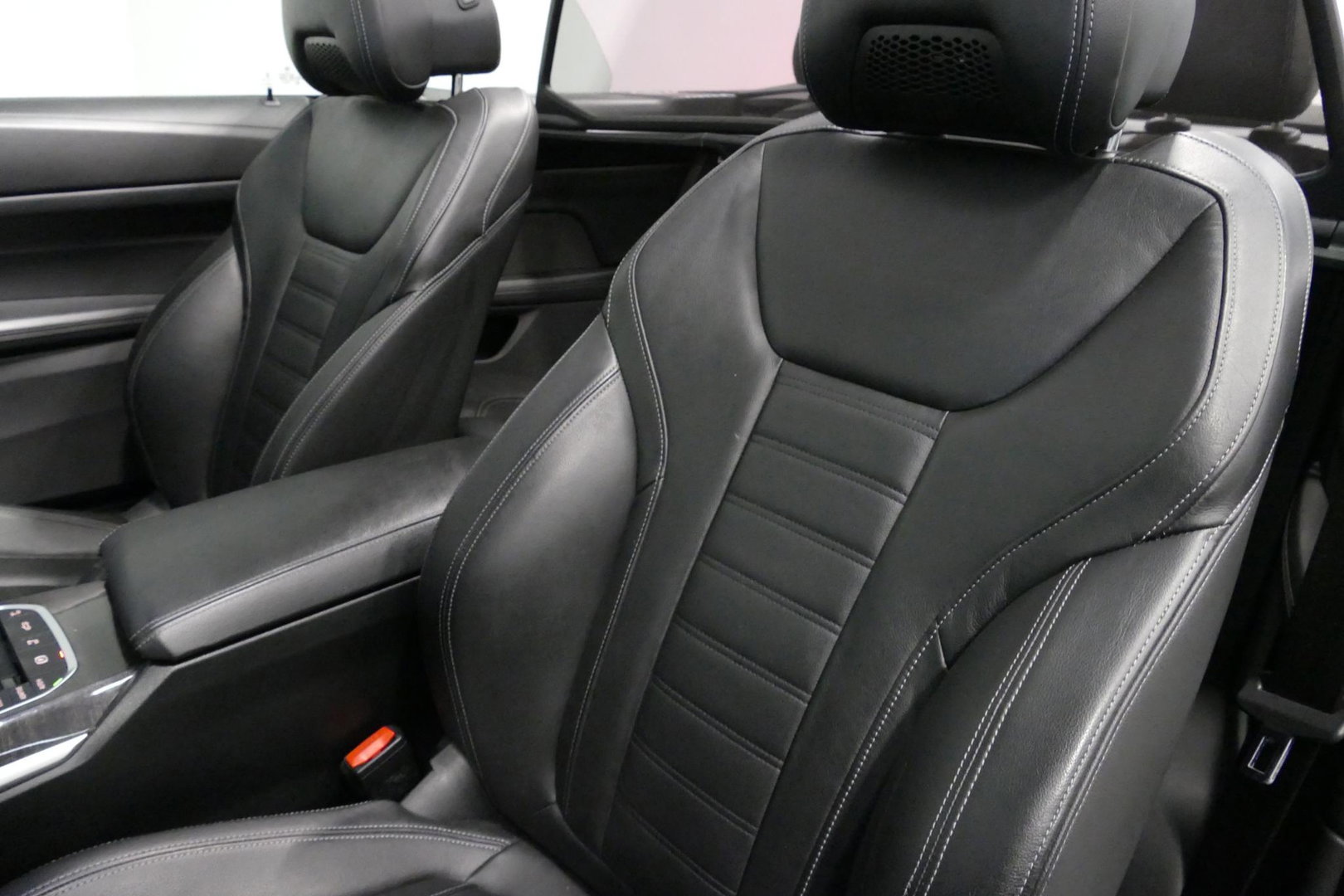 BMW 4 Serie Cabrio M440i xDrive High Executive / Air Collar (nekverwarming / BMW Laserlight / Elektr. verstelbare voorstoelen (links met memory) / Harman Kardon Surround Sound / Stoelverwarming / 20" / Rondomzichtcamera / HUD / Apple Carplay - Android Auto / Adaptief