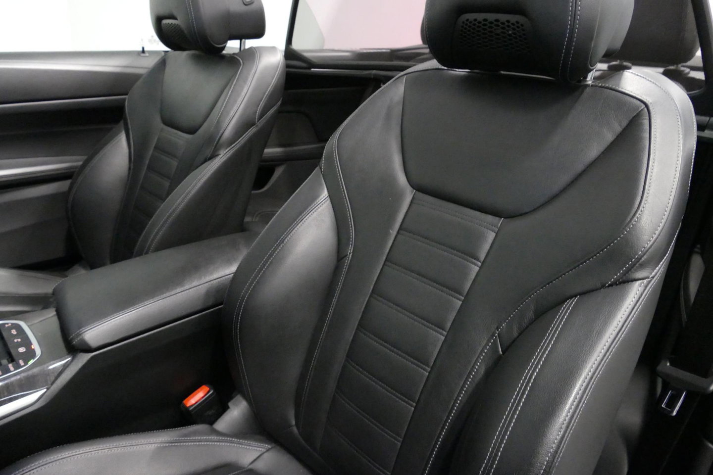 BMW 4 Serie Cabrio M440i xDrive High Executive / Air Collar (nekverwarming / BMW Laserlight / Elektr. verstelbare voorstoelen (links met memory) / Harman Kardon Surround Sound / Stoelverwarming / 20" / Rondomzichtcamera / HUD / Apple Carplay - Android Auto / Adaptief