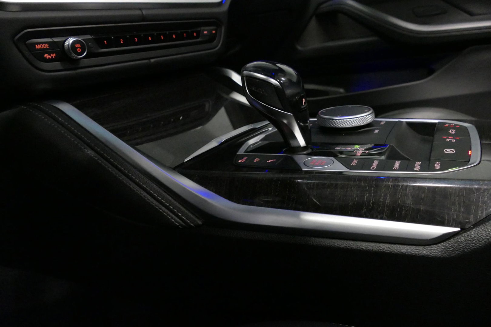 BMW 4 Serie Cabrio M440i xDrive High Executive / Air Collar (nekverwarming / BMW Laserlight / Elektr. verstelbare voorstoelen (links met memory) / Harman Kardon Surround Sound / Stoelverwarming / 20" / Rondomzichtcamera / HUD / Apple Carplay - Android Auto / Adaptief