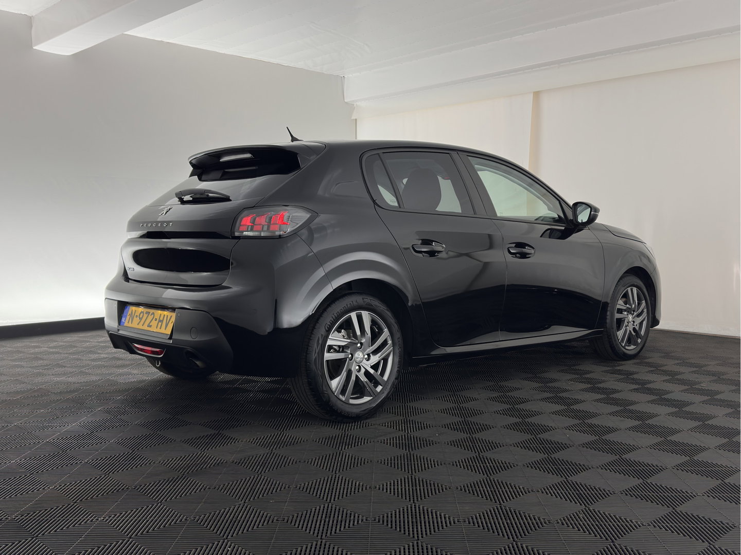 Peugeot 208 1.2 PureTech Blue Lease Active (Face-lift) (INCL-BTW) *FULL-LED | NAVI-FULLMAP | CARPLAY | PRIVACY-GLASS | DAB | ECC | PDC | CRUISE | TOWBAR | 16''ALU*